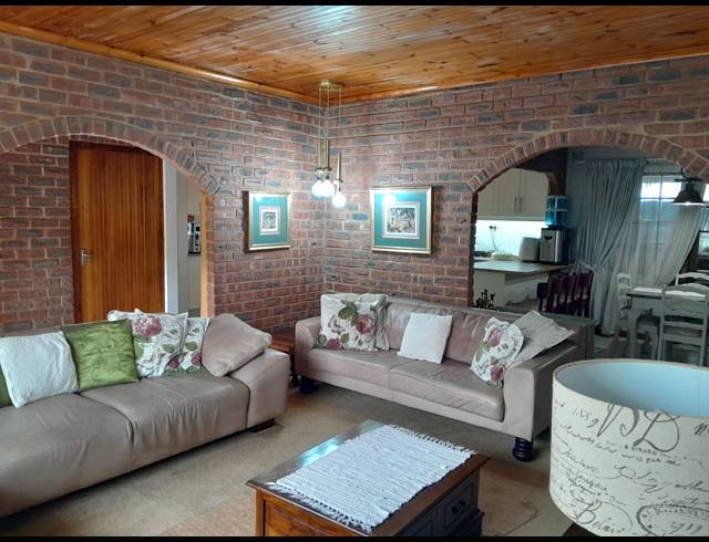 4 BEDROOM HOUSE FOR SALE IN BLUFF
